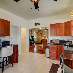New Paddler's Inn- 3br Downtown Hilo